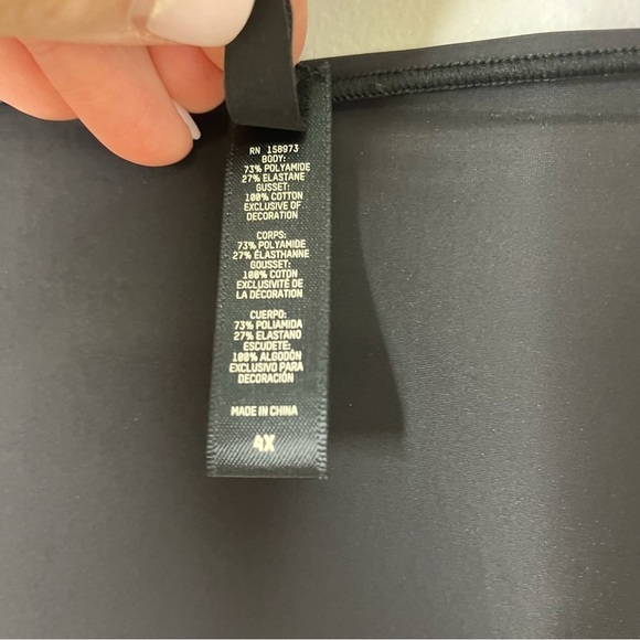 Skims Essential Long Sleeve Scoop Neck Black Size 4X Thong Lightweight Raw Cut - Picture 10 of 10